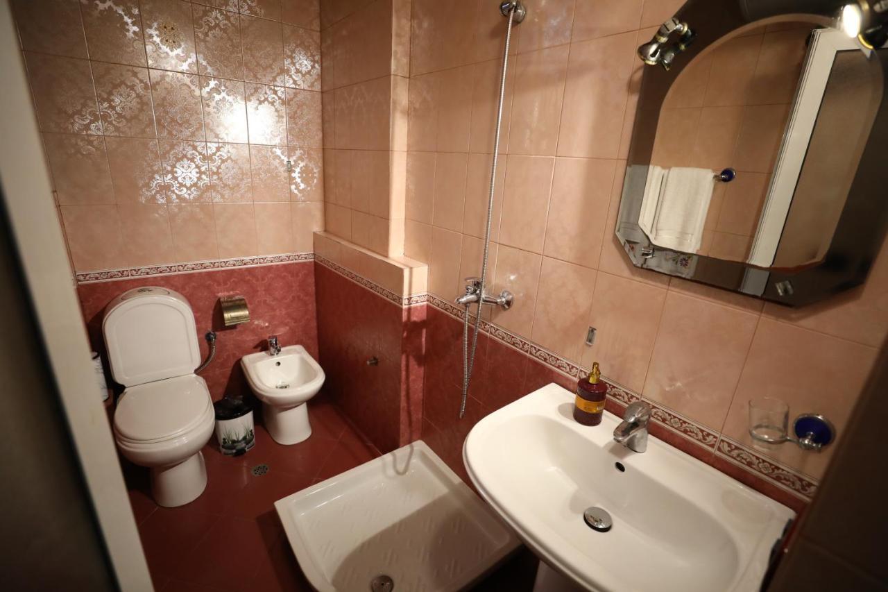 Little Corner Hostel Tirana Exterior photo