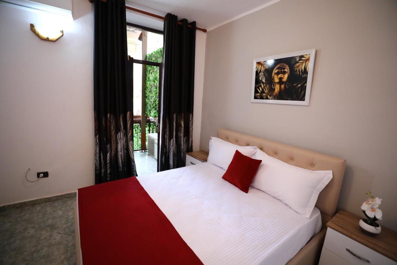 Little Corner Hostel Tirana Exterior photo